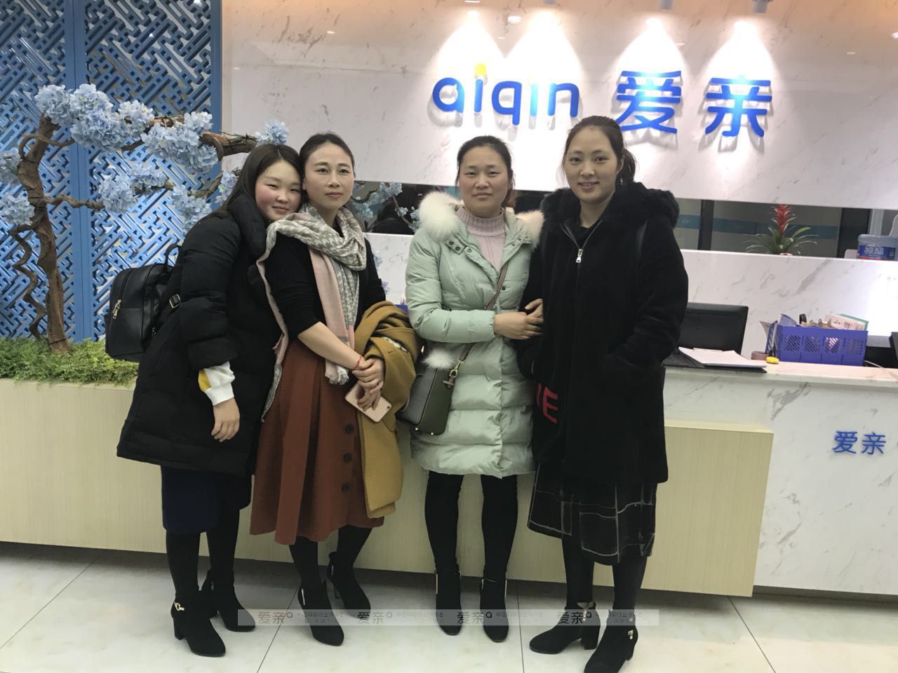 热烈庆祝贵州刘女士加盟爱亲母婴！预祝生意兴隆！
