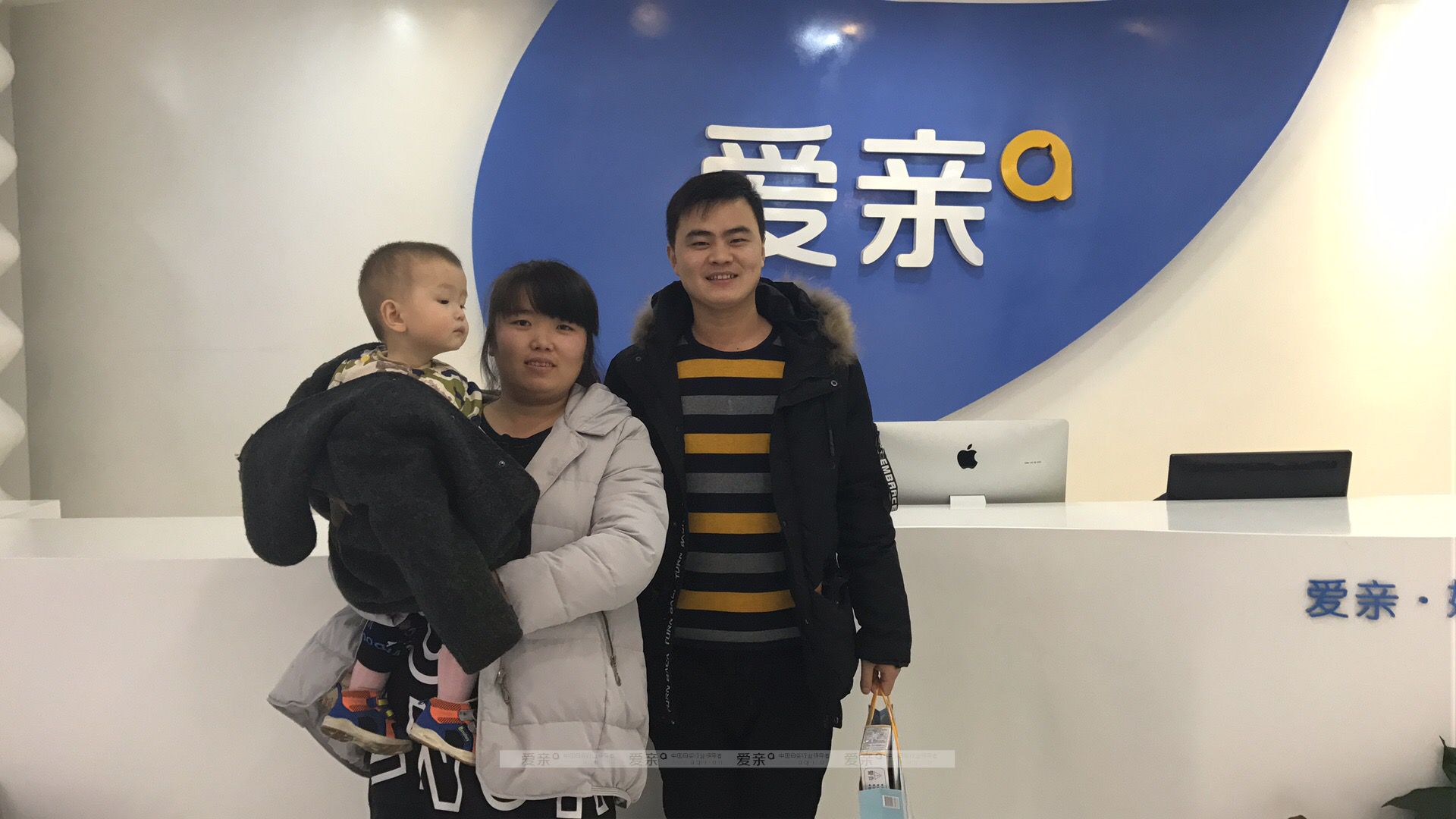 热烈庆祝山东吉女士加盟爱亲母婴！预祝生意兴隆！