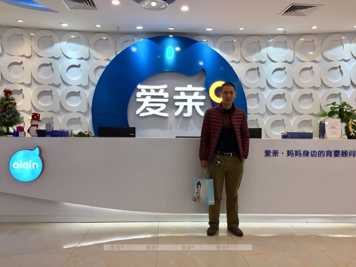 热烈庆祝东莞谭先生加盟爱亲母婴！预祝生意兴隆！