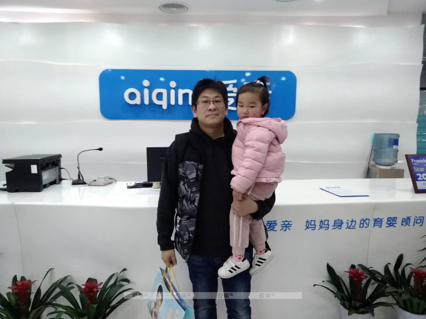 热烈庆祝湖北武汉韦先生加盟爱亲母婴！预祝生意兴隆！