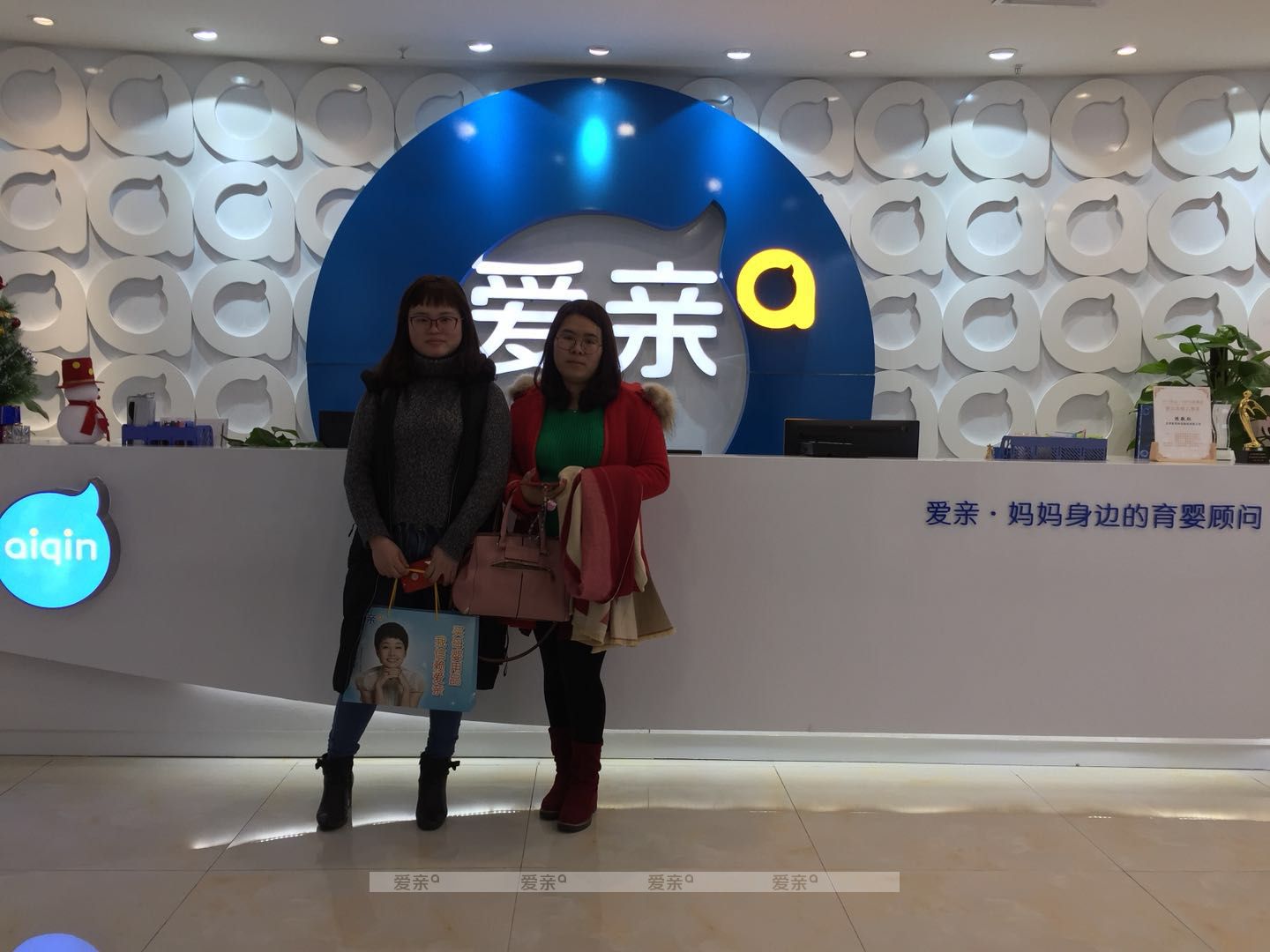 热烈庆祝广东任女士加盟爱亲母婴！预祝生意兴隆！