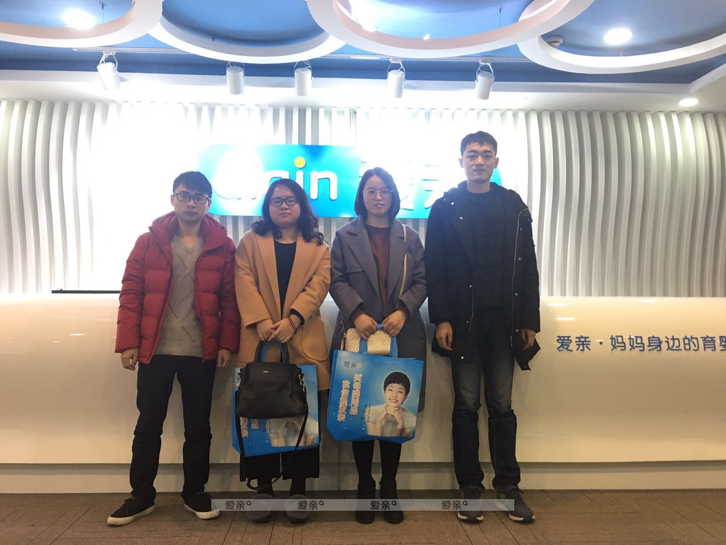热烈庆祝江苏周先生加盟爱亲母婴！预祝生意兴隆！