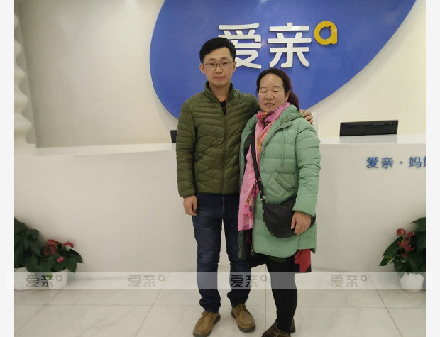 热烈庆祝内蒙李先生加盟爱亲母婴！预祝生意兴隆！