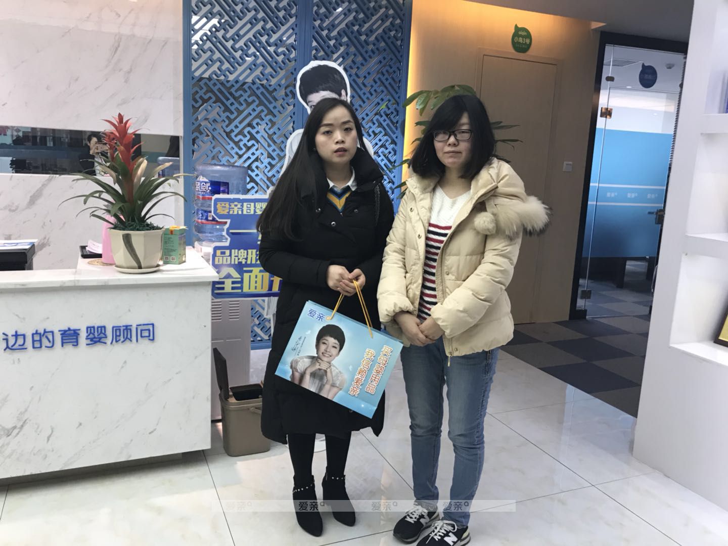 热烈庆祝四川张女士加盟爱亲母婴！预祝生意兴隆！
