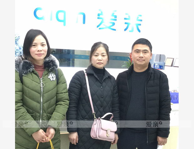 热烈庆祝贵州张女士加盟爱亲母婴！预祝生意兴隆！