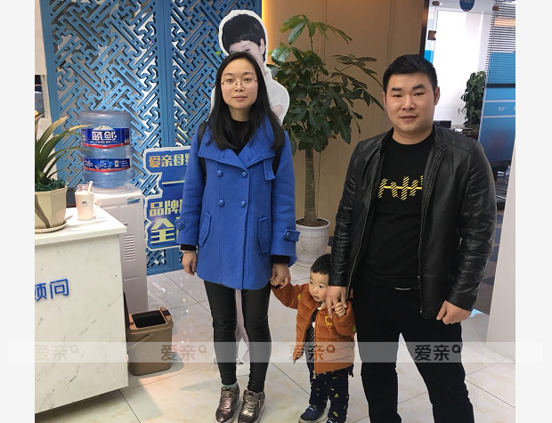 热烈庆祝重庆陈女士加盟爱亲母婴！预祝生意兴隆！