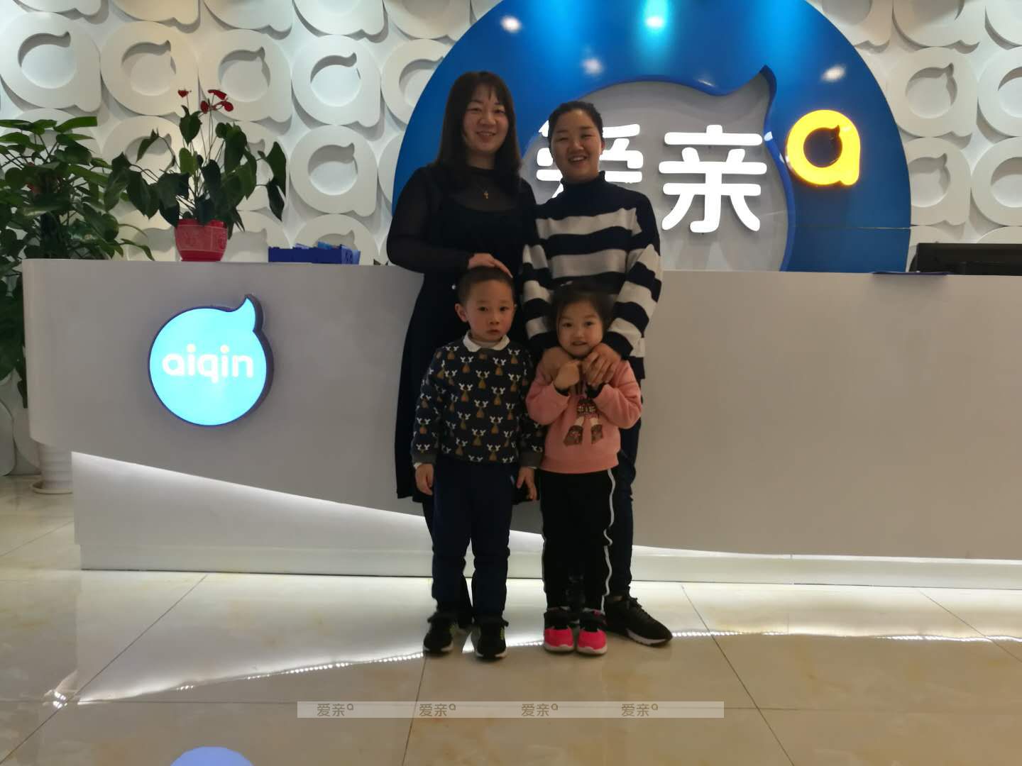 热烈庆祝广西梧州赵女士加盟爱亲母婴！预祝生意兴隆！
