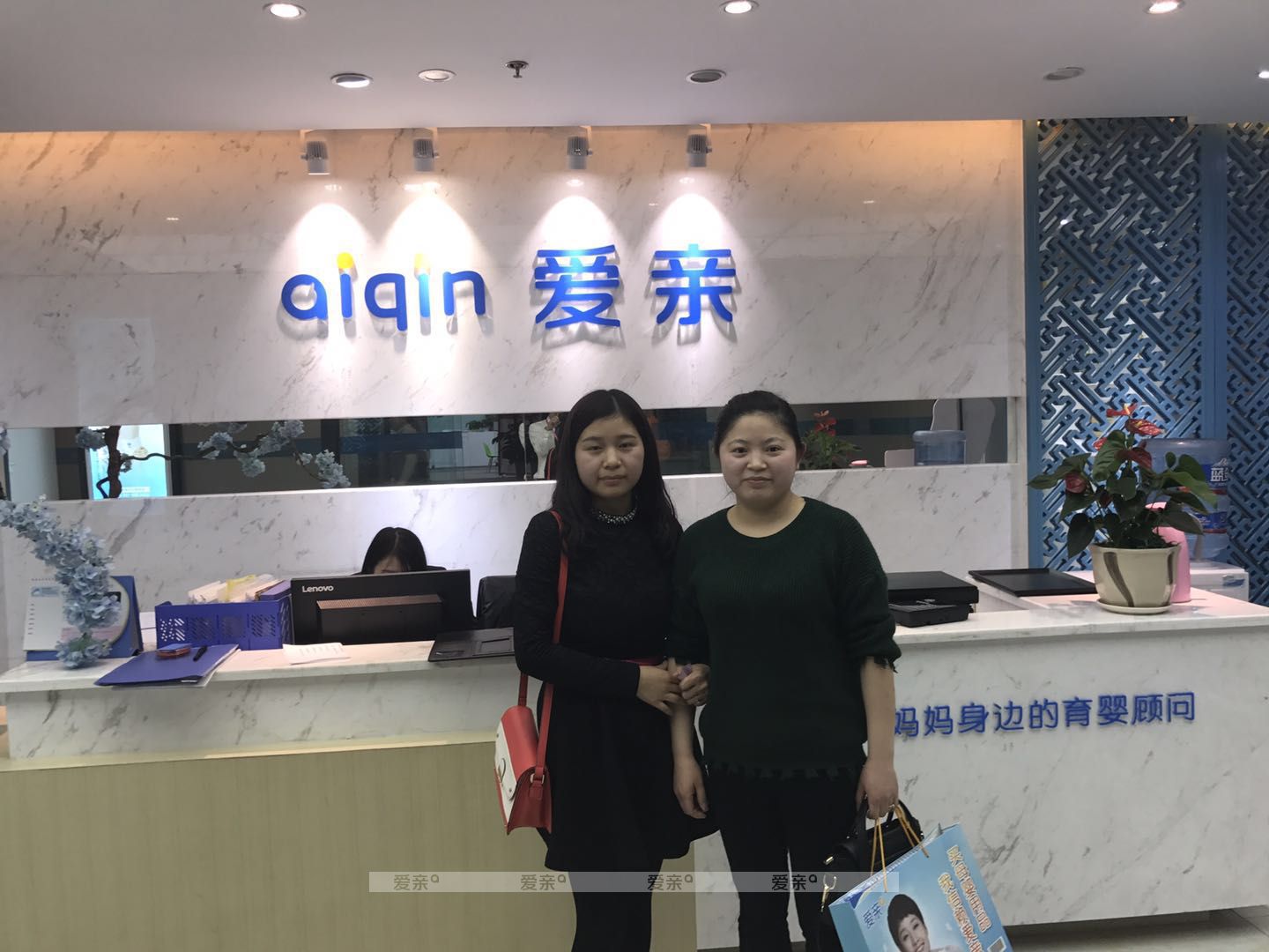 热烈庆祝四川李女士加盟爱亲母婴！预祝生意兴隆！