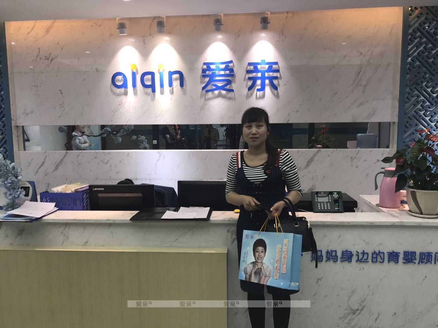热烈庆祝四川王女士加盟爱亲母婴！预祝生意兴隆！