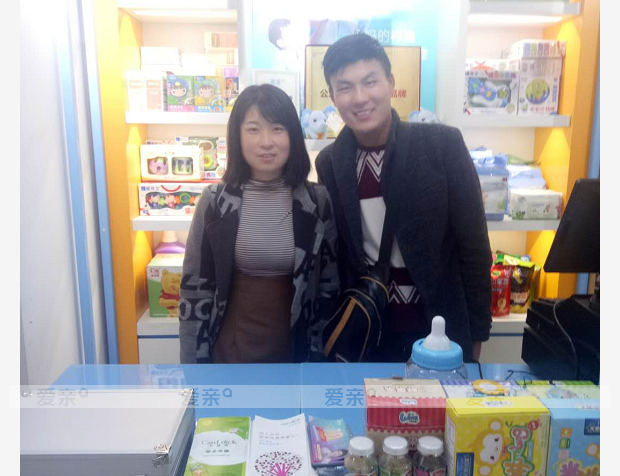  热烈庆祝银川马女士加盟爱亲母婴！预祝生意兴隆！