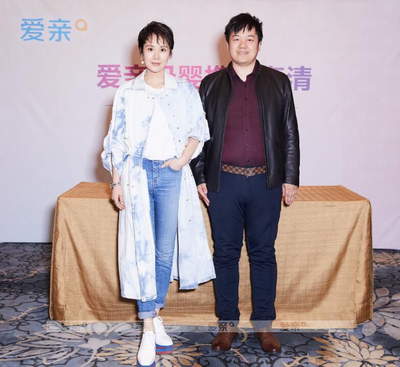 海清与爱亲副总经理刘维思先生合影