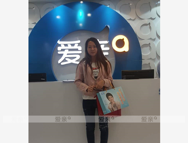 热烈庆祝江西杜女士加盟爱亲母婴！预祝生意兴隆！