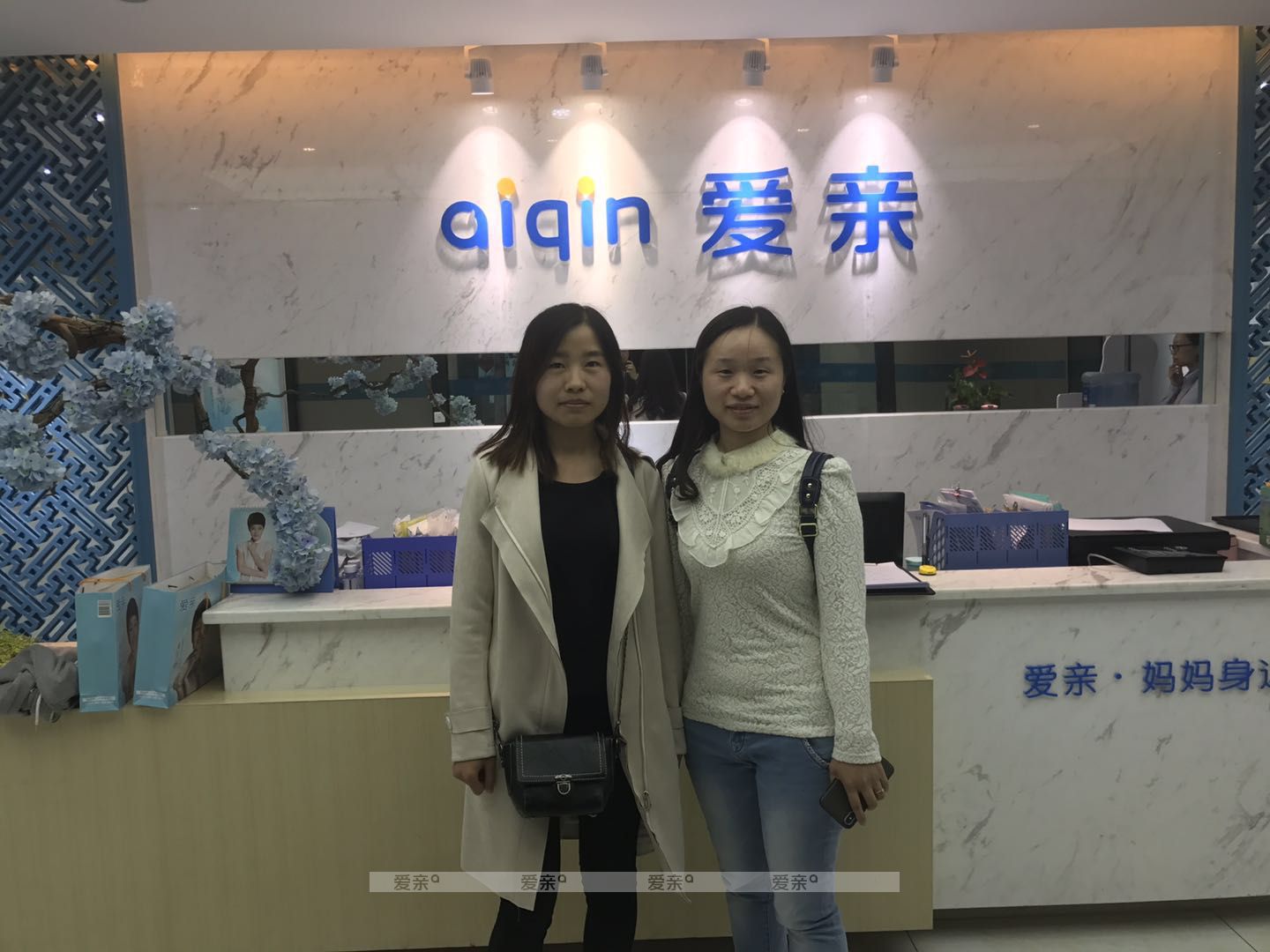 热烈庆祝重庆张女士加盟爱亲母婴！预祝生意兴隆！