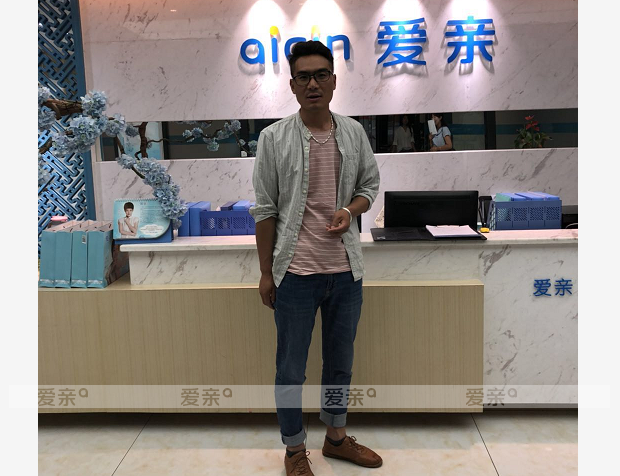 热烈庆祝云南胡先生加盟爱亲母婴！预祝生意兴隆！