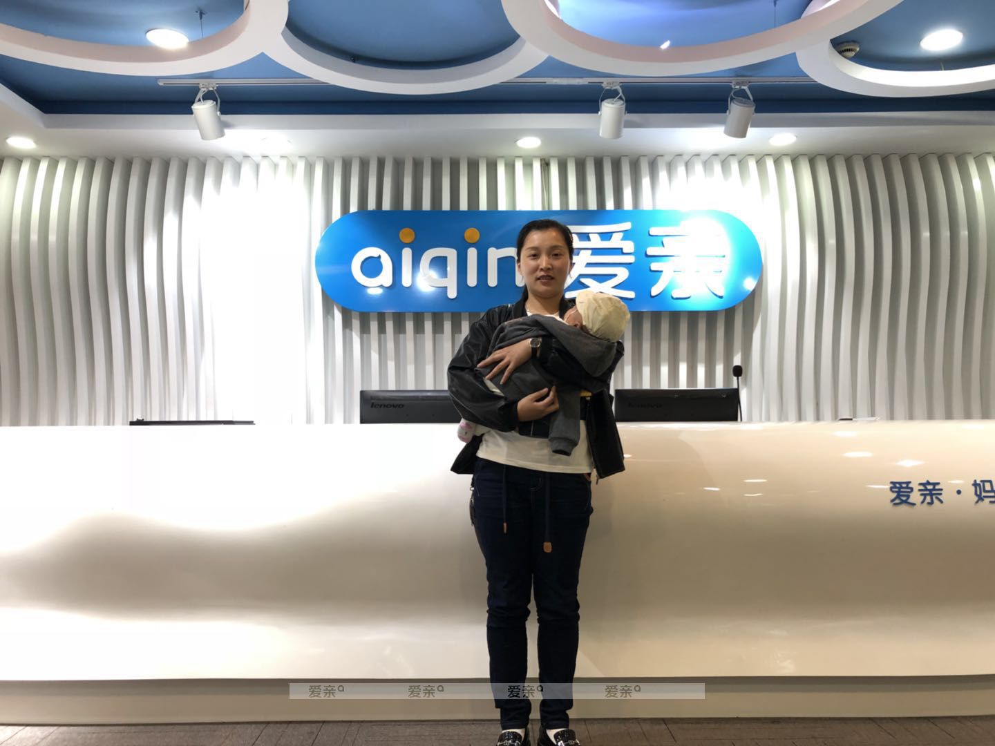 热烈庆祝浙江鲍女士加盟爱亲母婴！预祝生意兴隆！