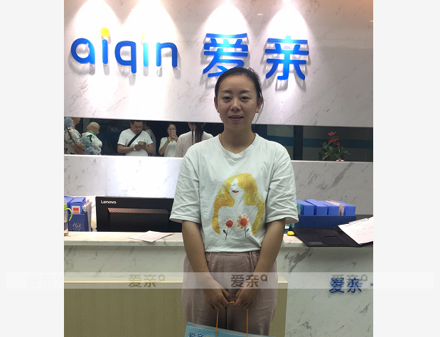 热烈庆祝四川龙女士加盟爱亲母婴！预祝生意兴隆！