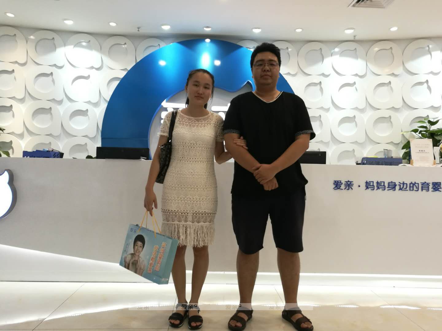 热烈庆祝福建漳州胡先生加盟爱亲母婴！预祝生意兴隆！