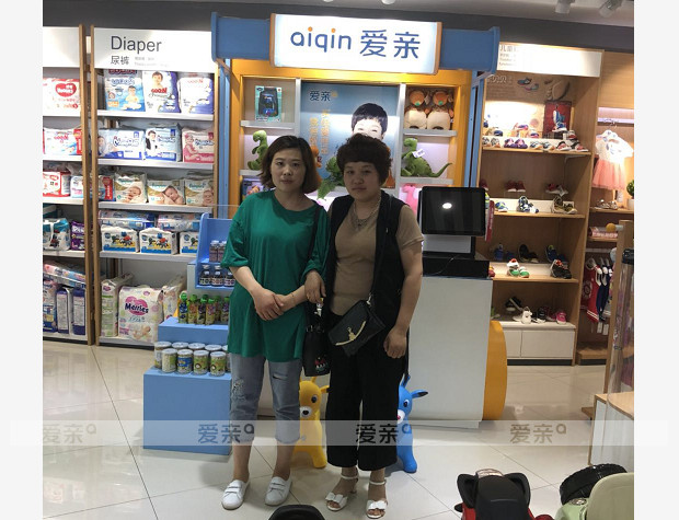 热烈庆祝河南刘女士加盟爱亲母婴！预祝生意兴隆！
