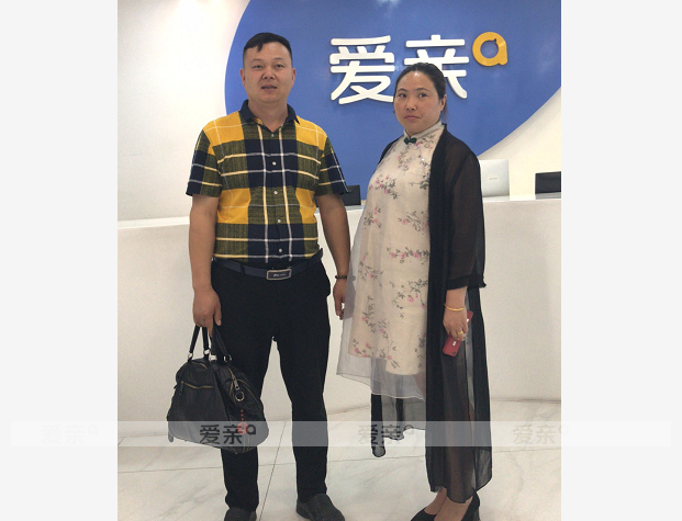 热烈庆祝河南司女士加盟爱亲母婴！预祝生意兴隆！