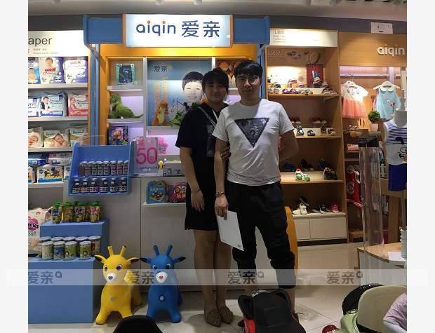 热烈庆祝北京许女士加盟爱亲母婴！预祝生意兴隆！