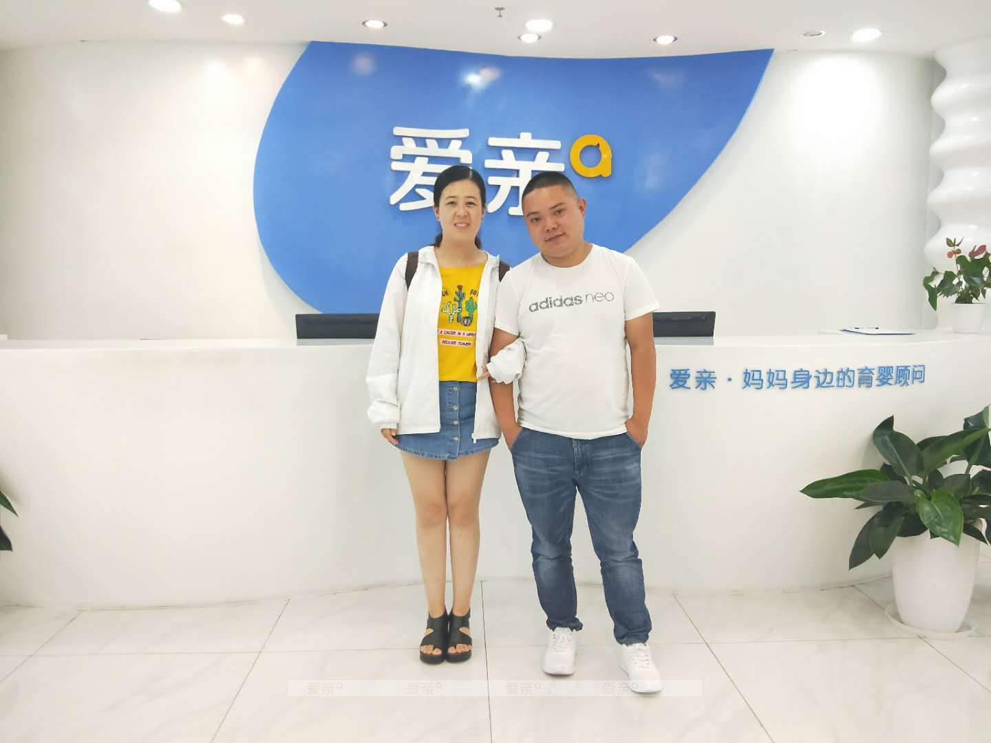 热烈庆祝山东吴女士加盟爱亲母婴！预祝生意兴隆！