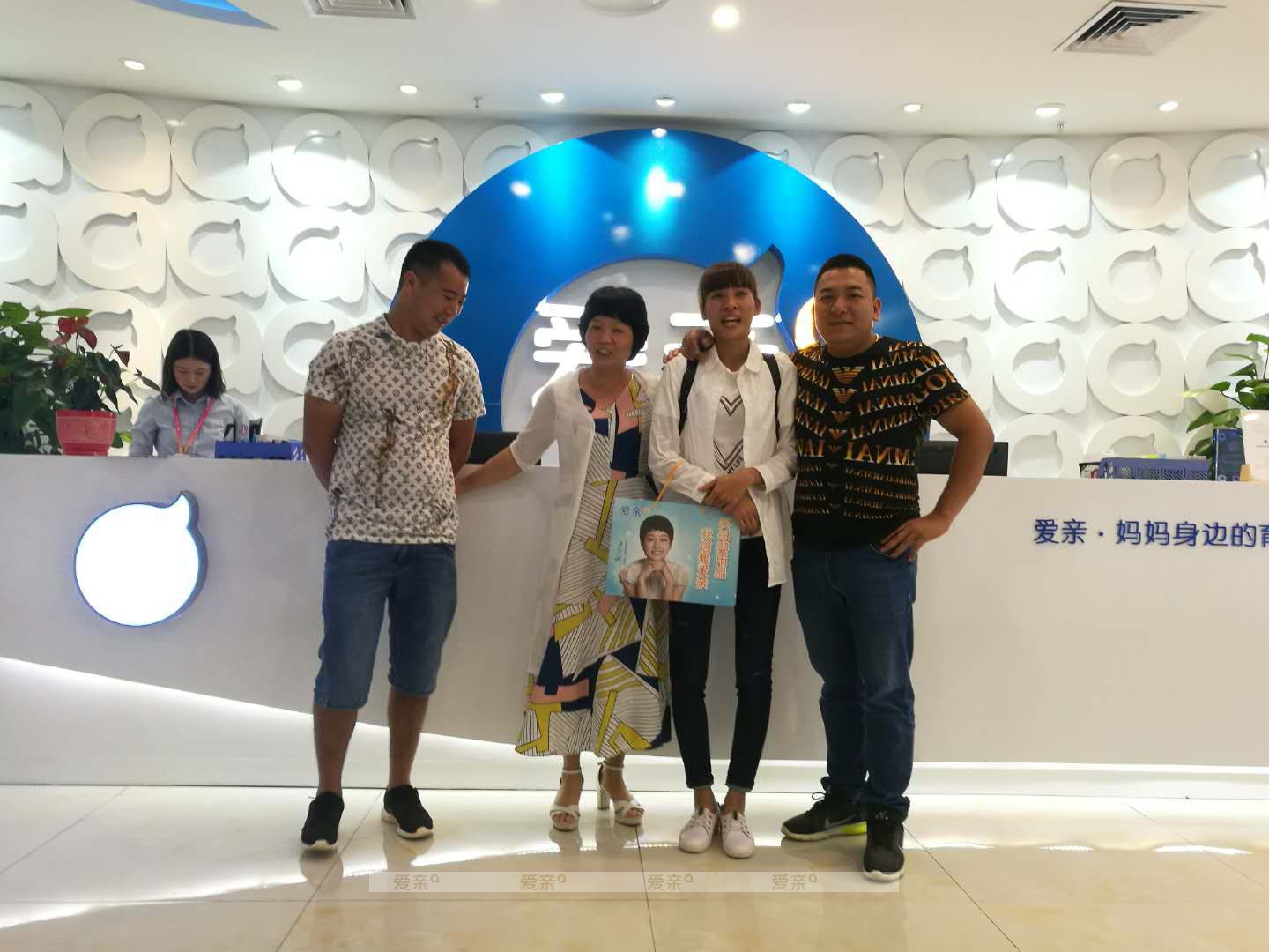 热烈庆祝广东湛江林女士加盟爱亲母婴！预祝生意兴隆！