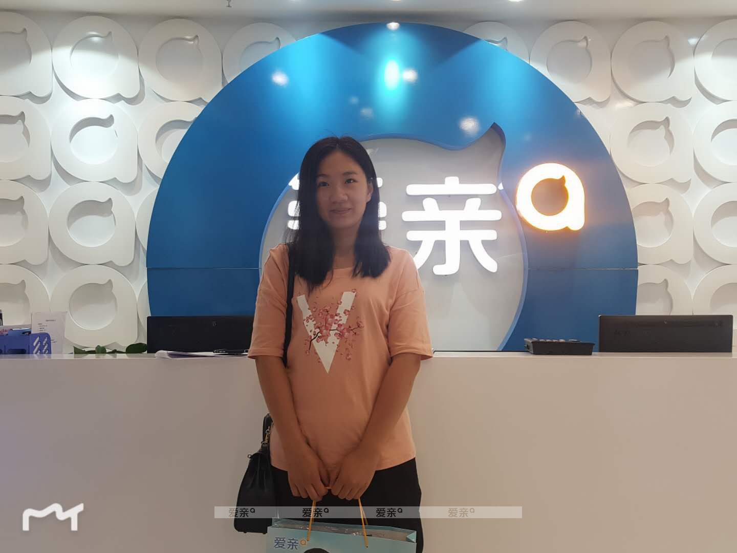 热烈庆祝广东姜女士加盟爱亲母婴！预祝生意兴隆！