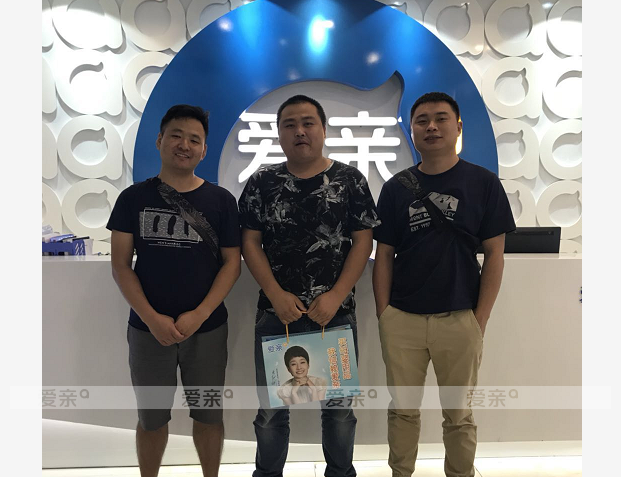 热烈庆祝广东韩先生加盟爱亲母婴！预祝生意兴隆！