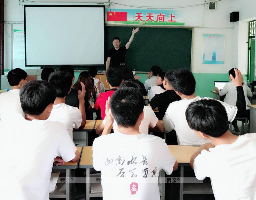 爱亲学院姜院长为学生授课