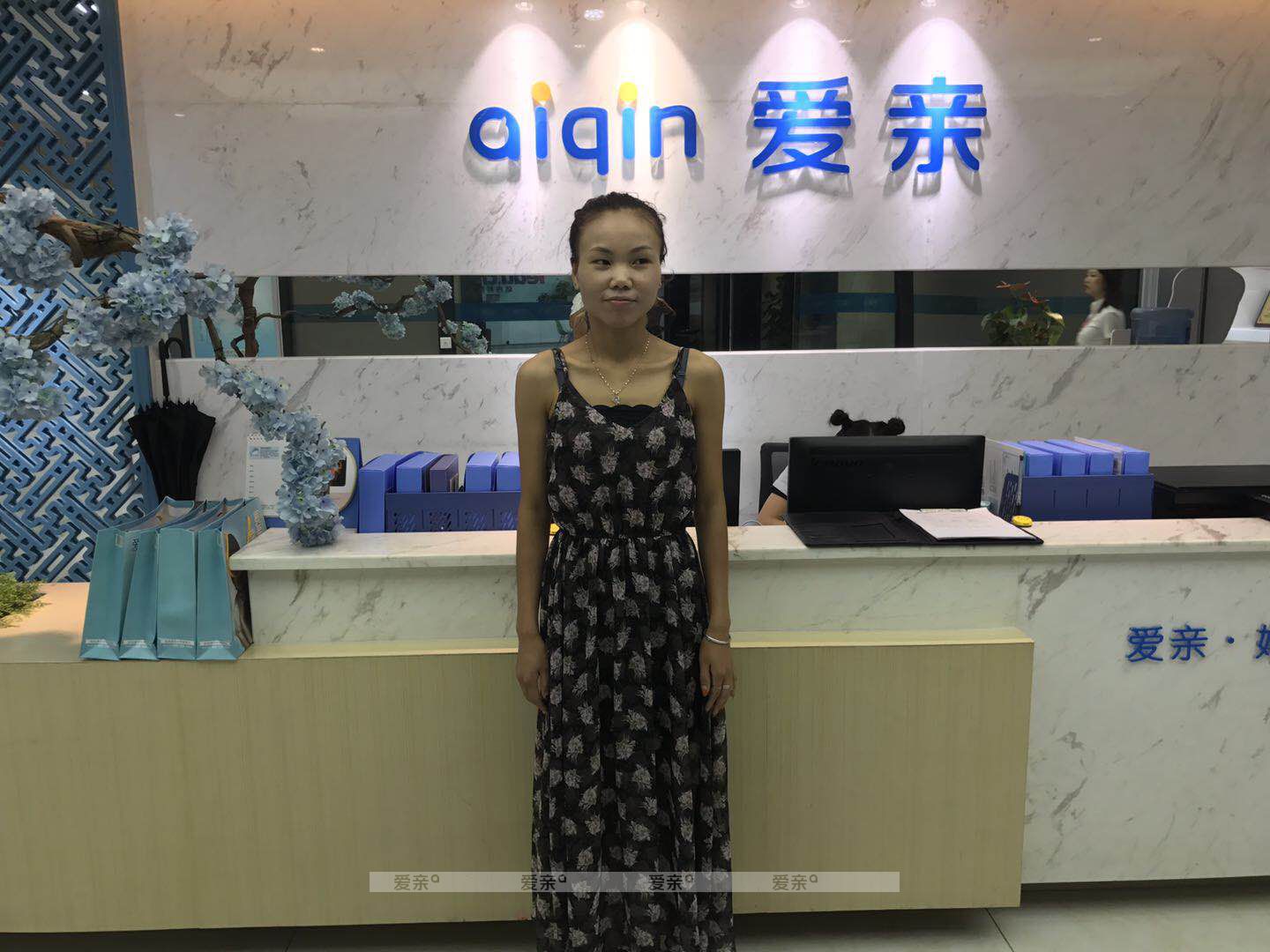 热烈庆祝贵州黄女士加盟爱亲母婴！预祝生意兴隆！