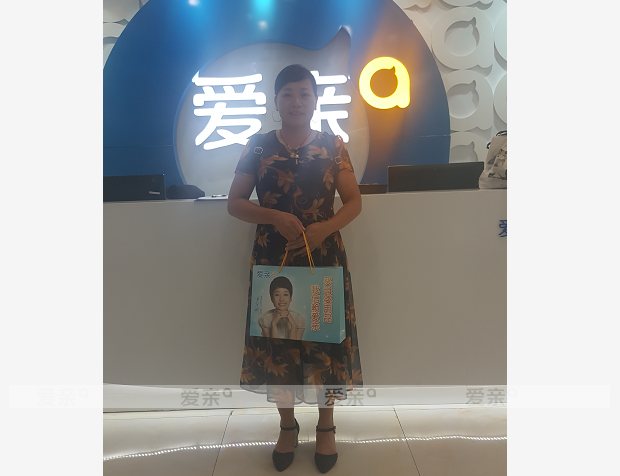 热烈庆祝湖南何女士加盟爱亲母婴！预祝生意兴隆！