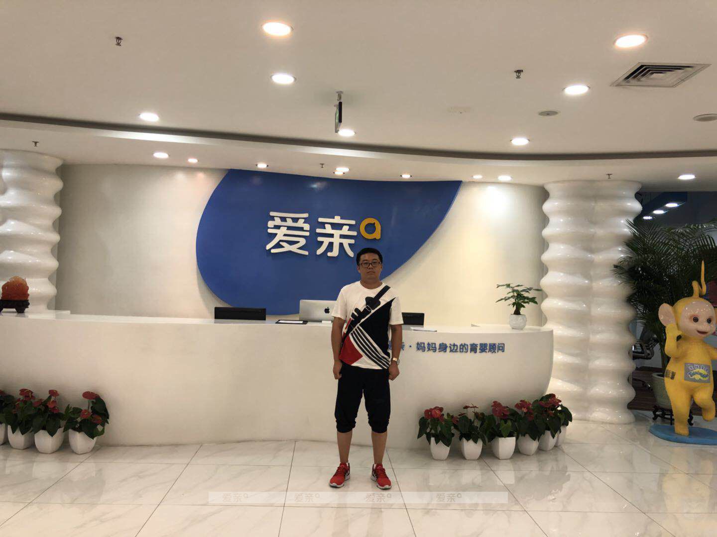热烈庆祝辽宁周先生加盟爱亲母婴！预祝生意兴隆！
