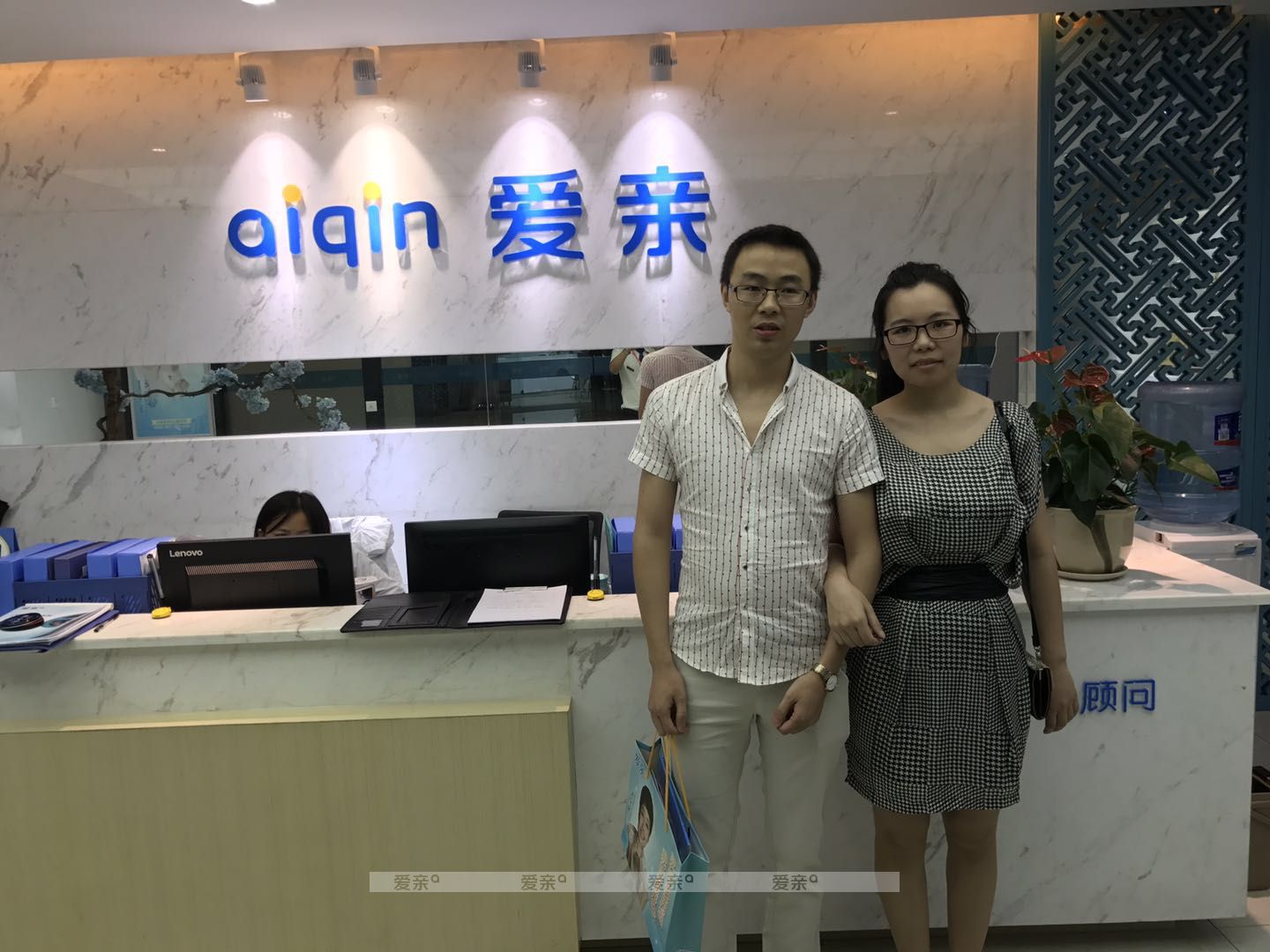 热烈庆祝四川成都李先生加盟爱亲母婴！预祝生意兴隆！