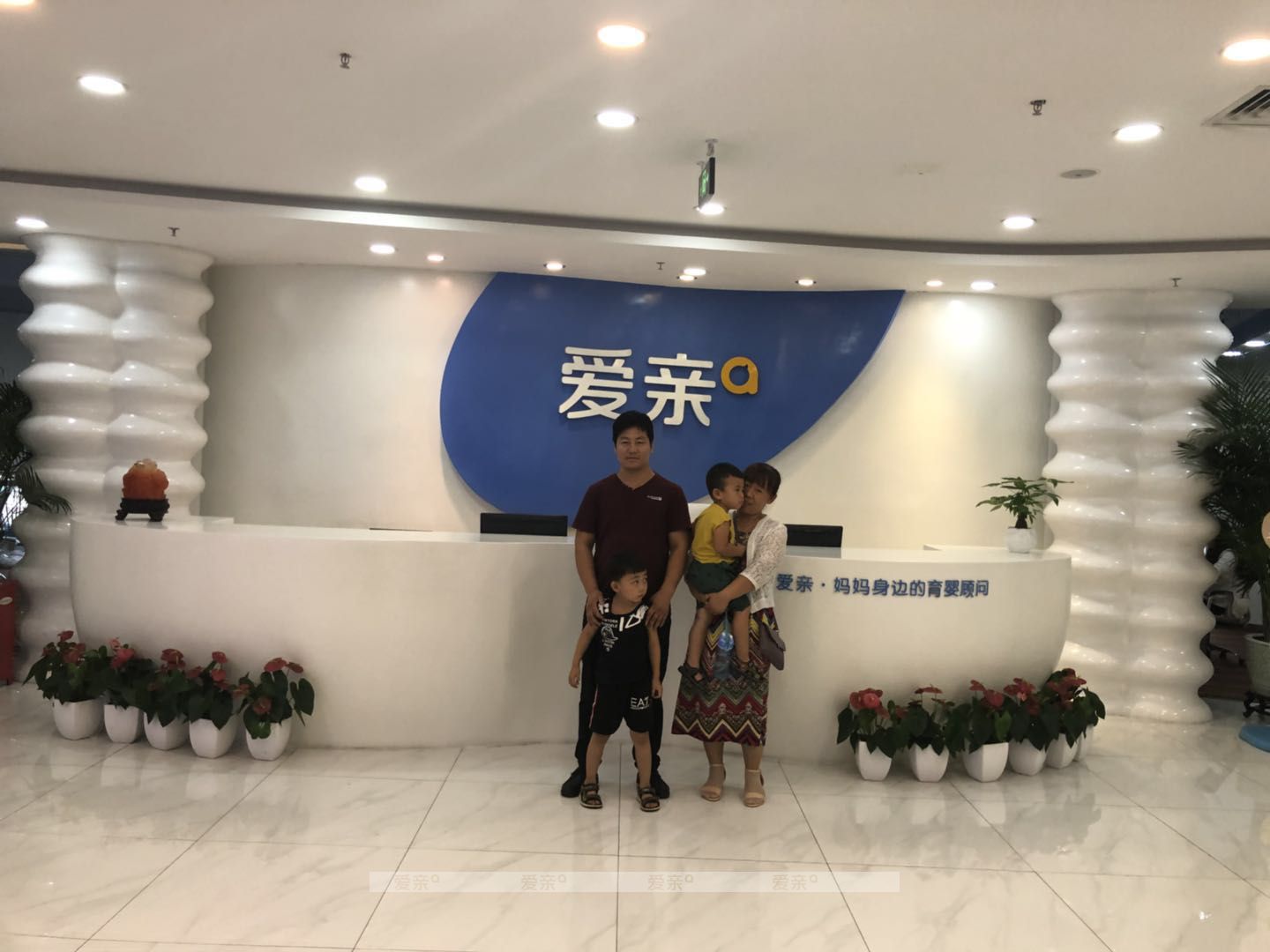 热烈庆祝河北连女士加盟爱亲母婴！预祝生意兴隆！
