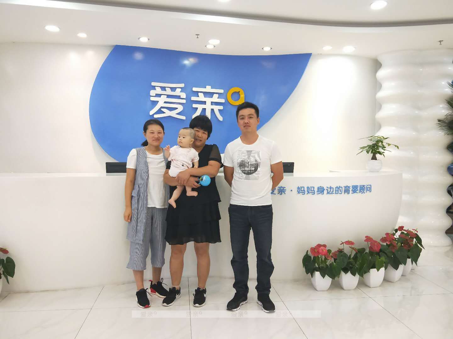 热烈庆祝山东翟女士加盟爱亲母婴！预祝生意兴隆！