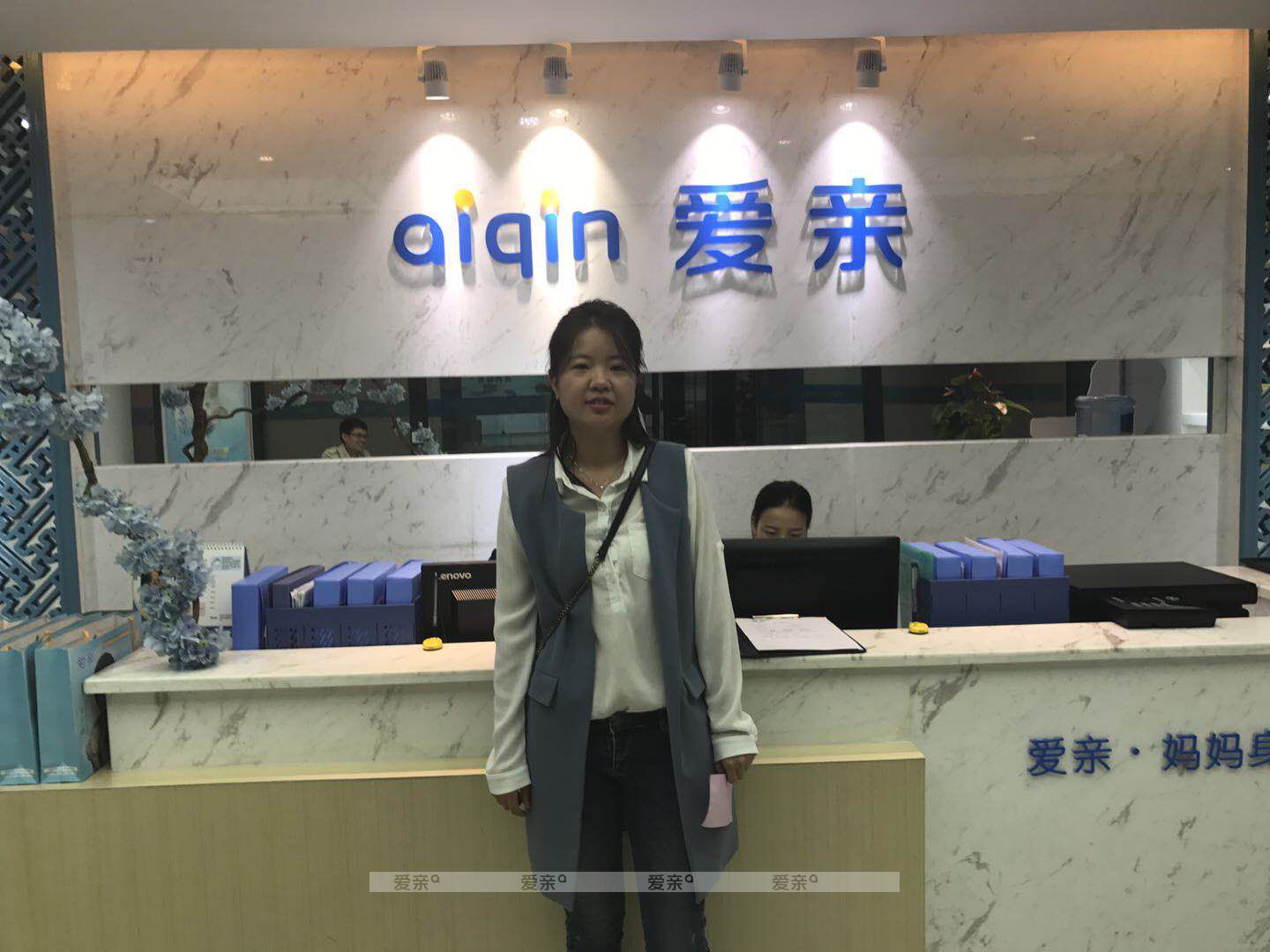 热烈庆祝重庆朱女士加盟爱亲母婴！预祝生意兴隆！