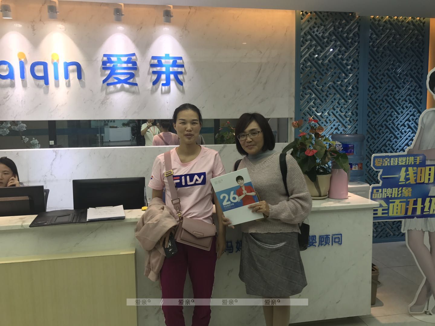 热烈庆祝云南陆女士加盟爱亲母婴！预祝生意兴隆！