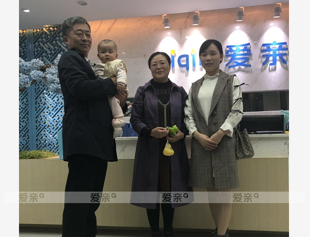 热烈庆祝四川省周女士加盟爱亲母婴！预祝生意兴隆！