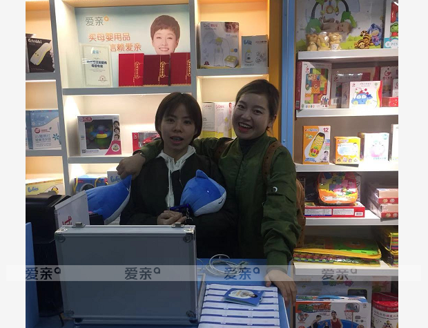 热烈庆祝温州蔡女士加盟爱亲母婴！预祝生意兴隆！
