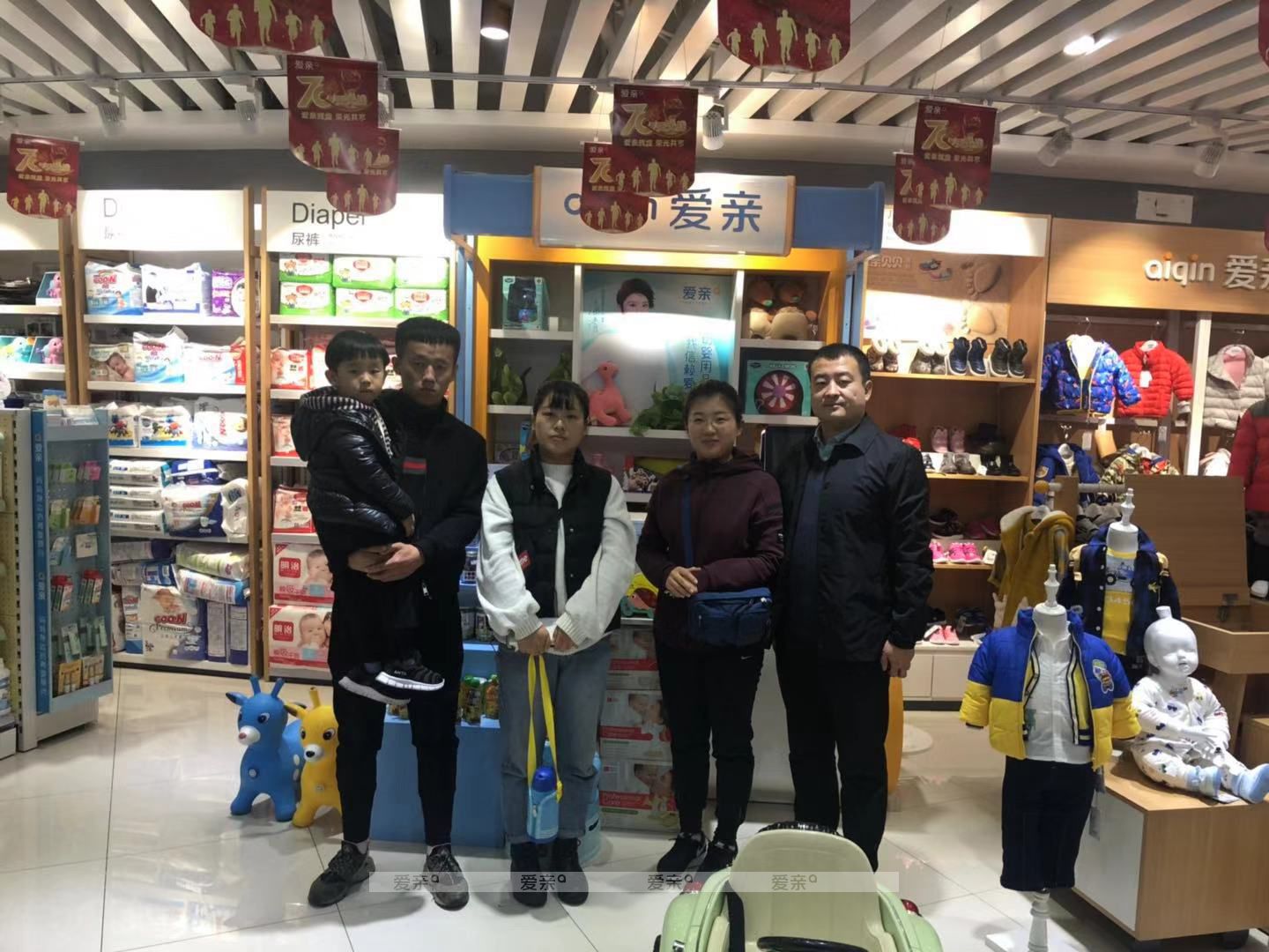 热烈庆祝山西冯女士加盟爱亲母婴！预祝生意兴隆！