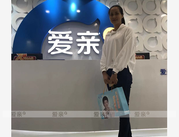 热烈庆祝海南何女士加盟爱亲母婴！预祝生意兴隆！