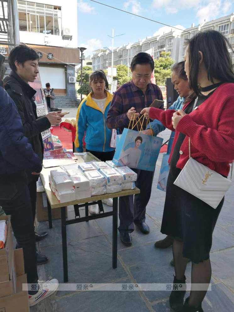 爱亲母婴连锁云南临沧店开业