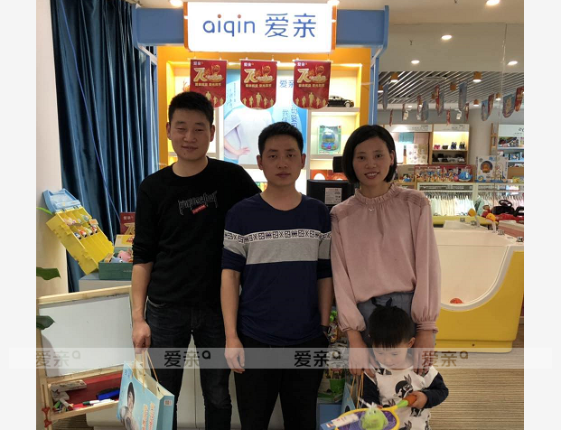 热烈庆祝河南孙先生加盟爱亲母婴！预祝生意兴隆！