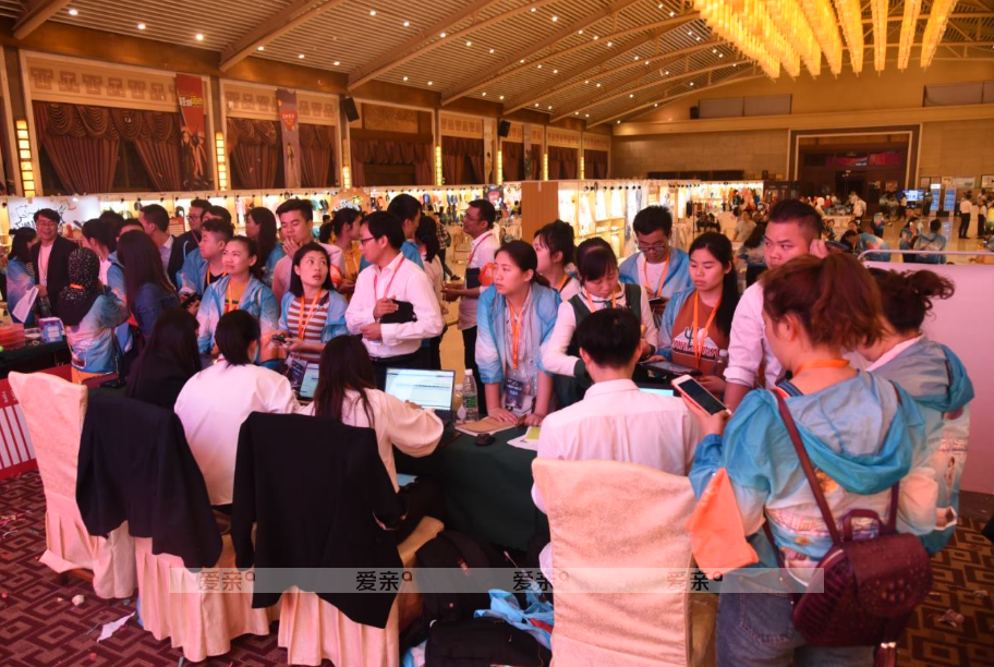 爱亲母婴2019秋冬服纺新品发 爱亲母婴2019秋冬服纺新品发