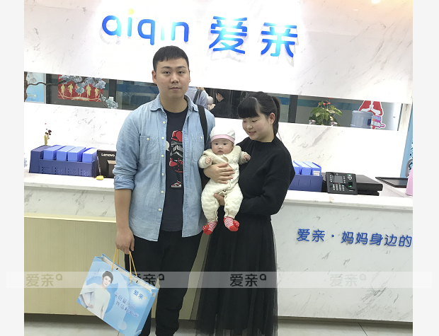 热烈庆祝四川何女士加盟爱亲母婴！预祝生意兴隆！