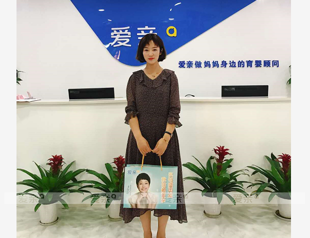 热烈庆祝山西吉女士加盟爱亲母婴！预祝生意兴隆！