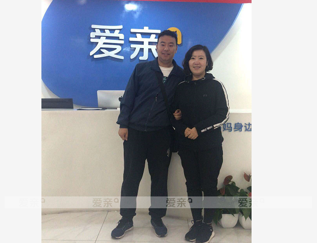 热烈庆祝辽宁马女士加盟爱亲母婴！预祝生意兴隆！